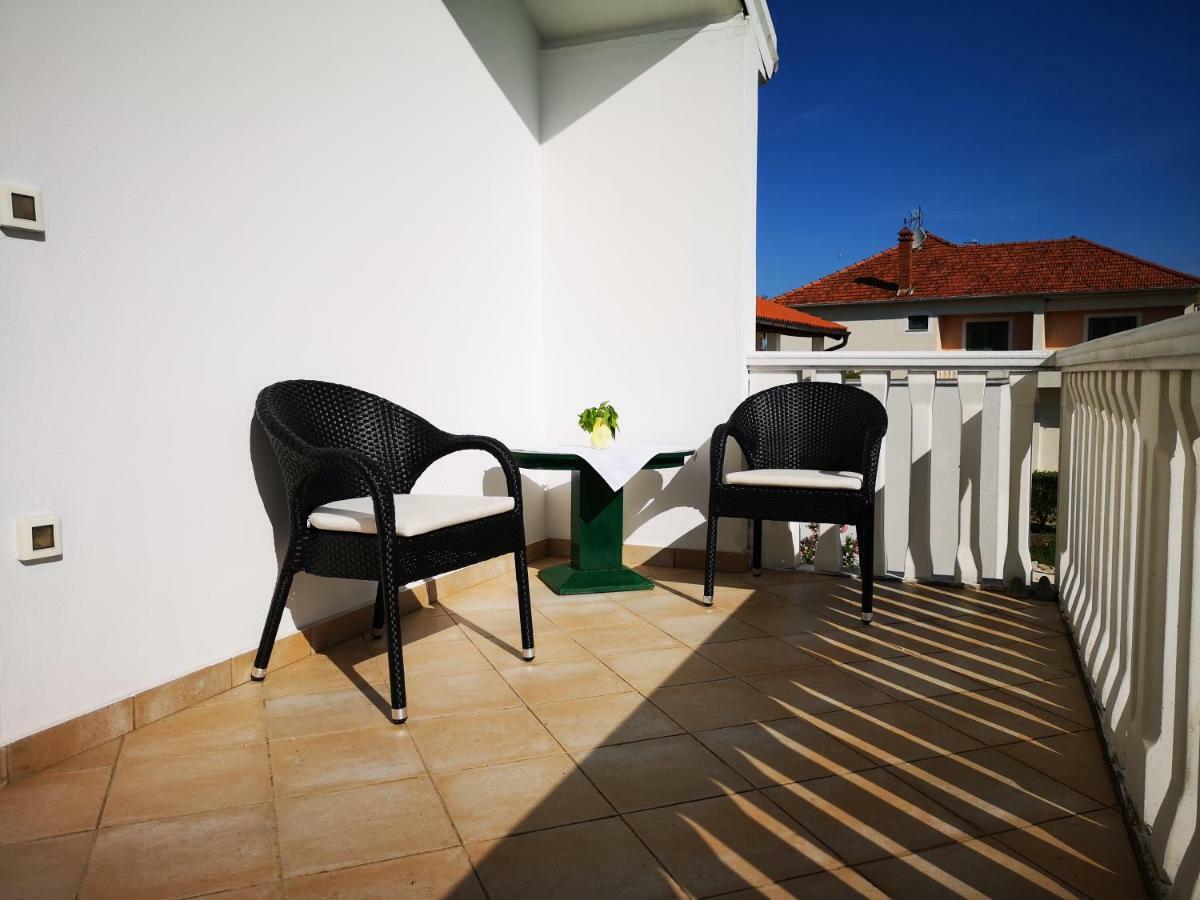 Apartmani Labud Sukošan Екстериор снимка